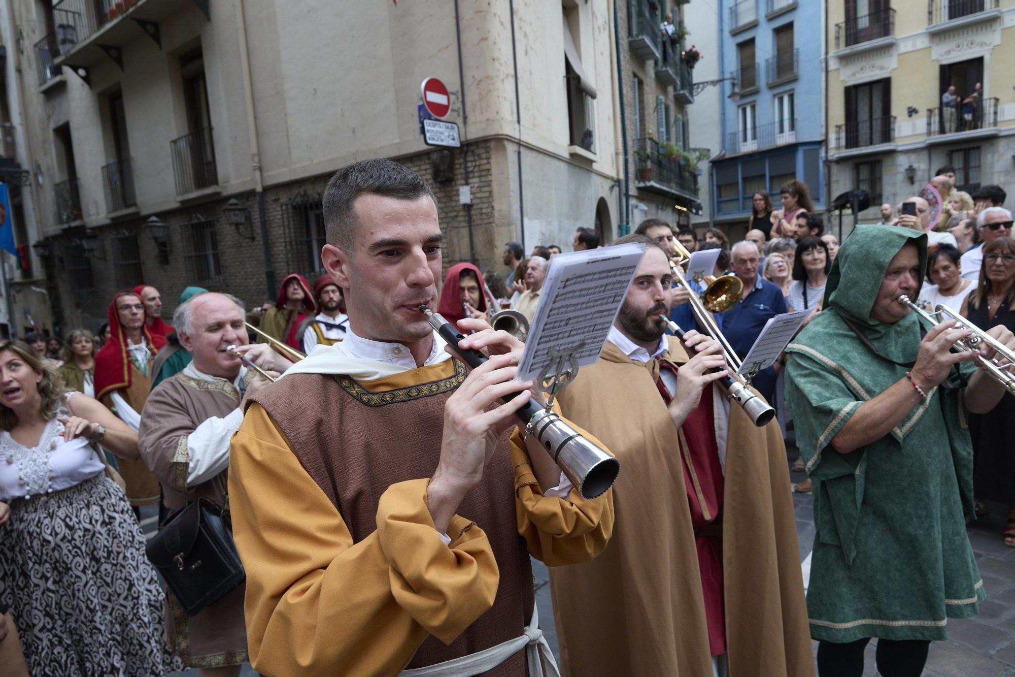 Fotos de la ceremonia de coronación de Carlos III, rey que unificó los tres burgos de Pamplona