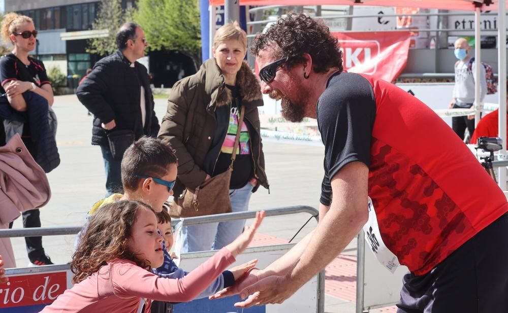 Imágenes de la carrera de Hiru Herri en Huarte este domingo