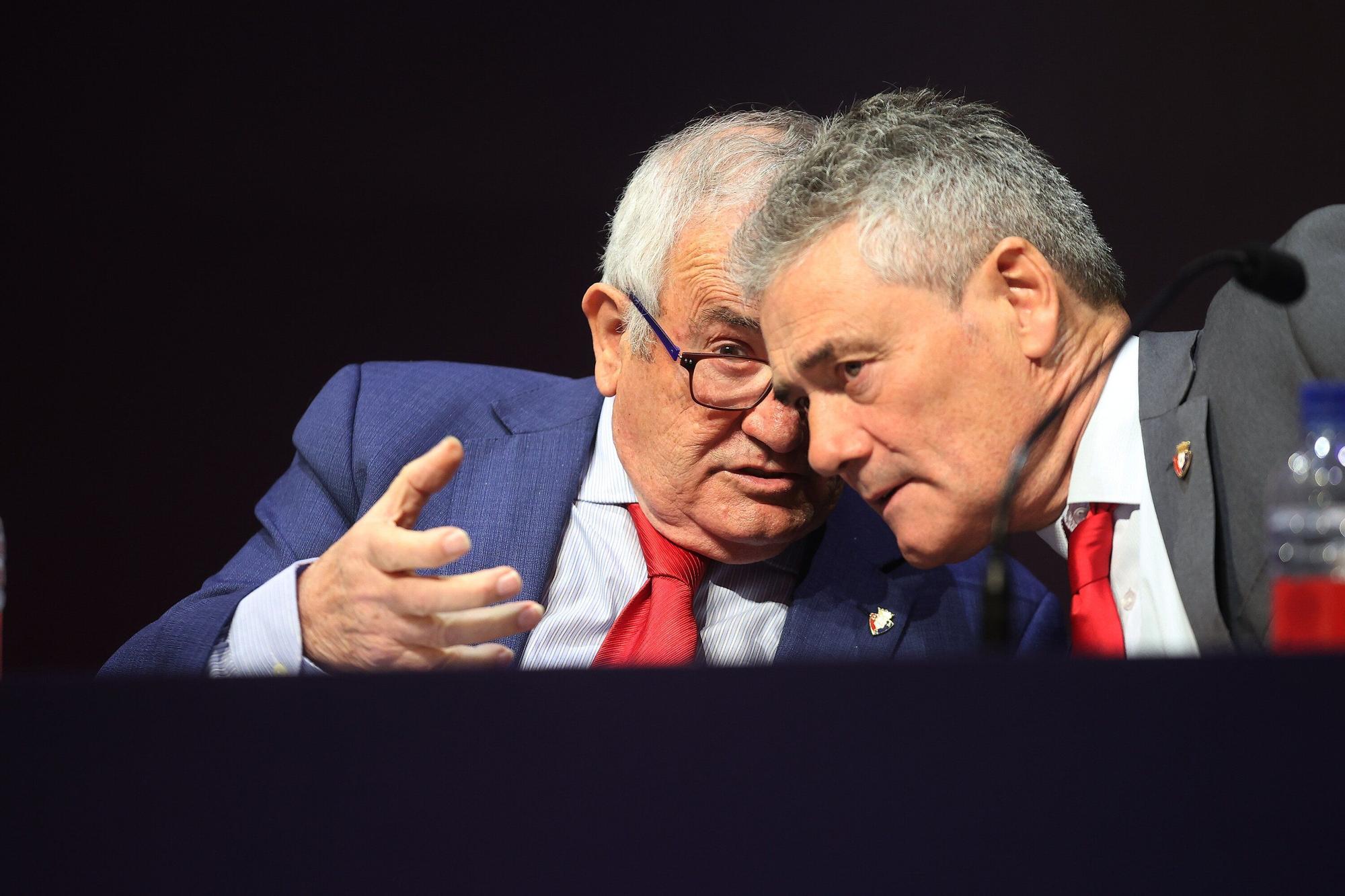 Fotos de la Asamblea de socios de Osasuna en Baluarte