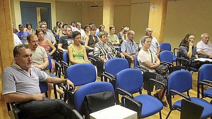 Vecinos del casco viejo, en una charla informativa sobre termitas.
