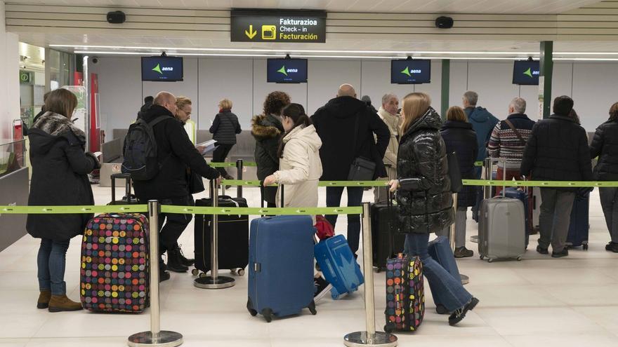 El aeropuerto de Vitoria estrena vuelos directos a Madrid y Barcelona