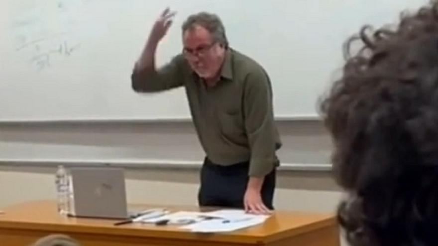 El vídeo viral del profesor enfadadísimo porque 20 estudiantes han copiado de ChatGPT