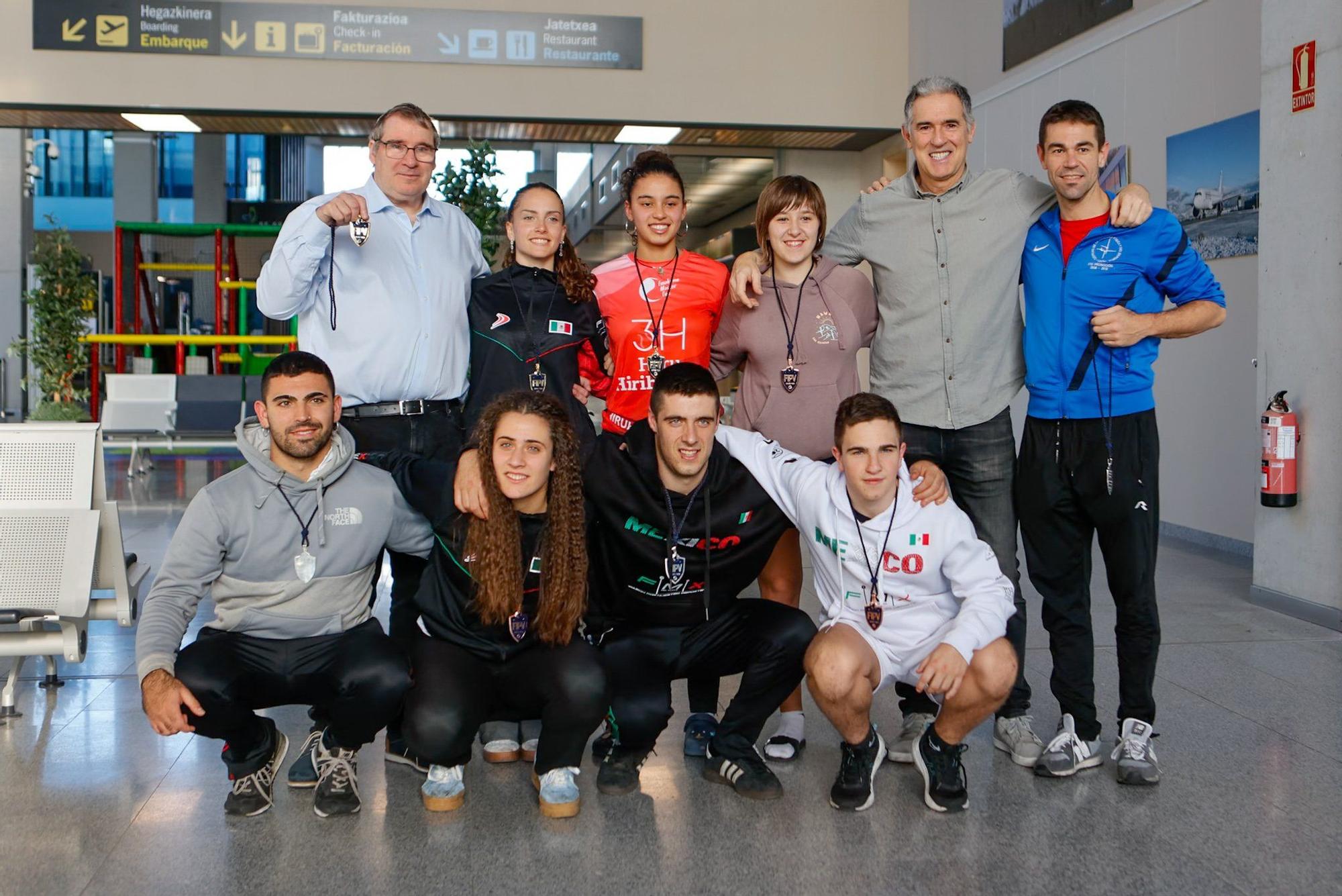 Llegada a Noáin - Pamplona de los medallistas navarros en el Mundial de frontball