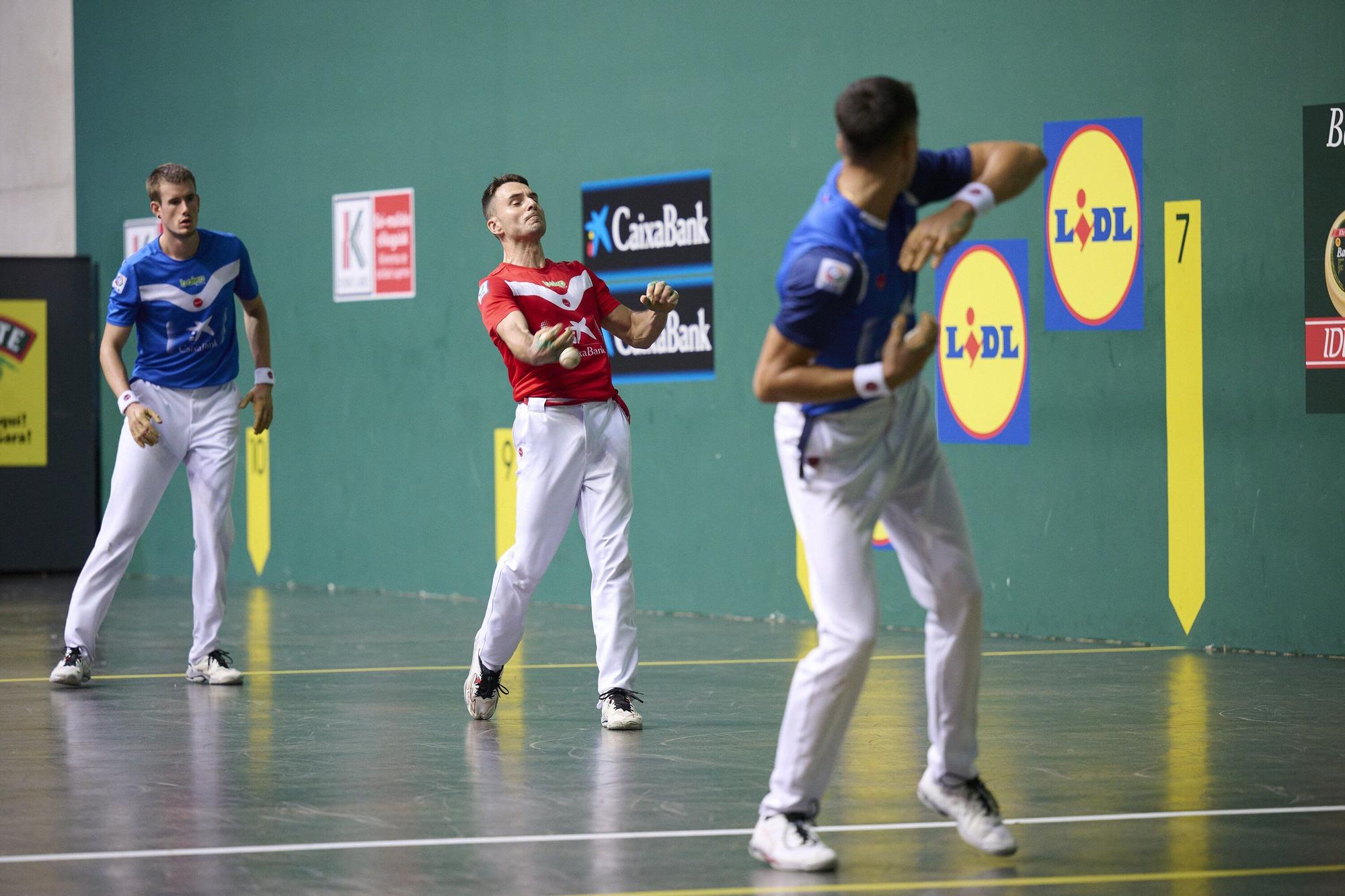 Javier Zabala y Jon Mariezkurrena, campeones del Masters CaixaBank ante Altuna III e Imaz en el Navarra Arena.