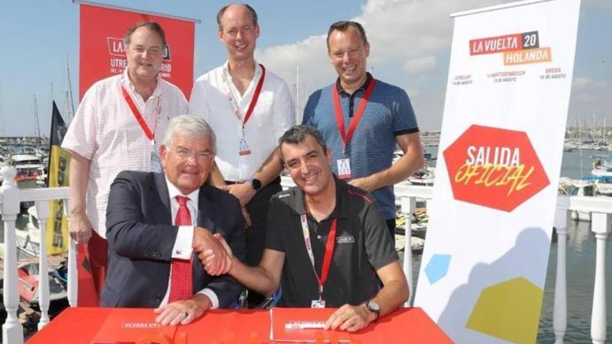 Javier Guillén, director general de Unipublic, junto a Jan van Zanen, alcalde de Utrecht