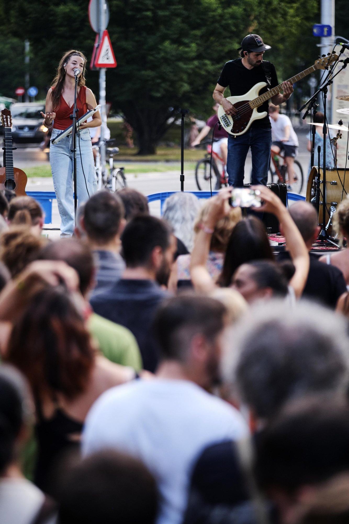 Concierto del grupo Kbless en la calle El Bosquecillo