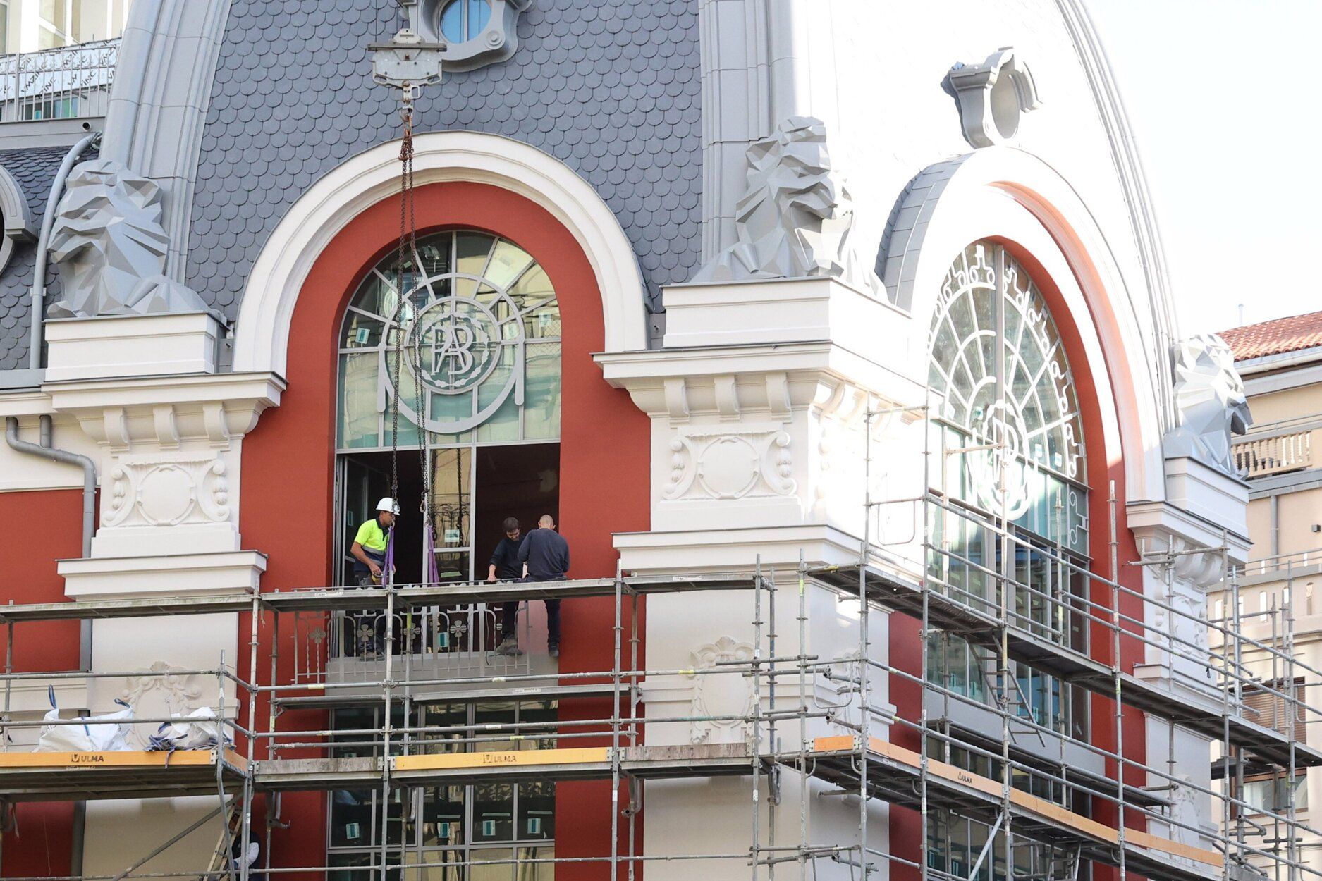[Fotos] Empiezan a quitar el andamio exterior de las obras del Edificio de Bellas Artes