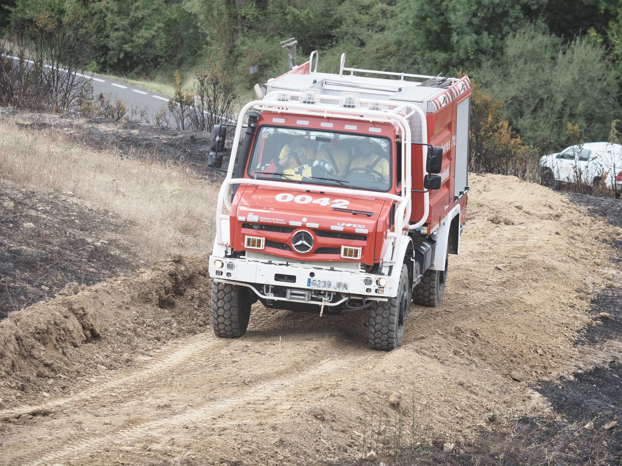 Fotos de las labores de extinción del incendio en Urraúl Alto, Urrulgaine