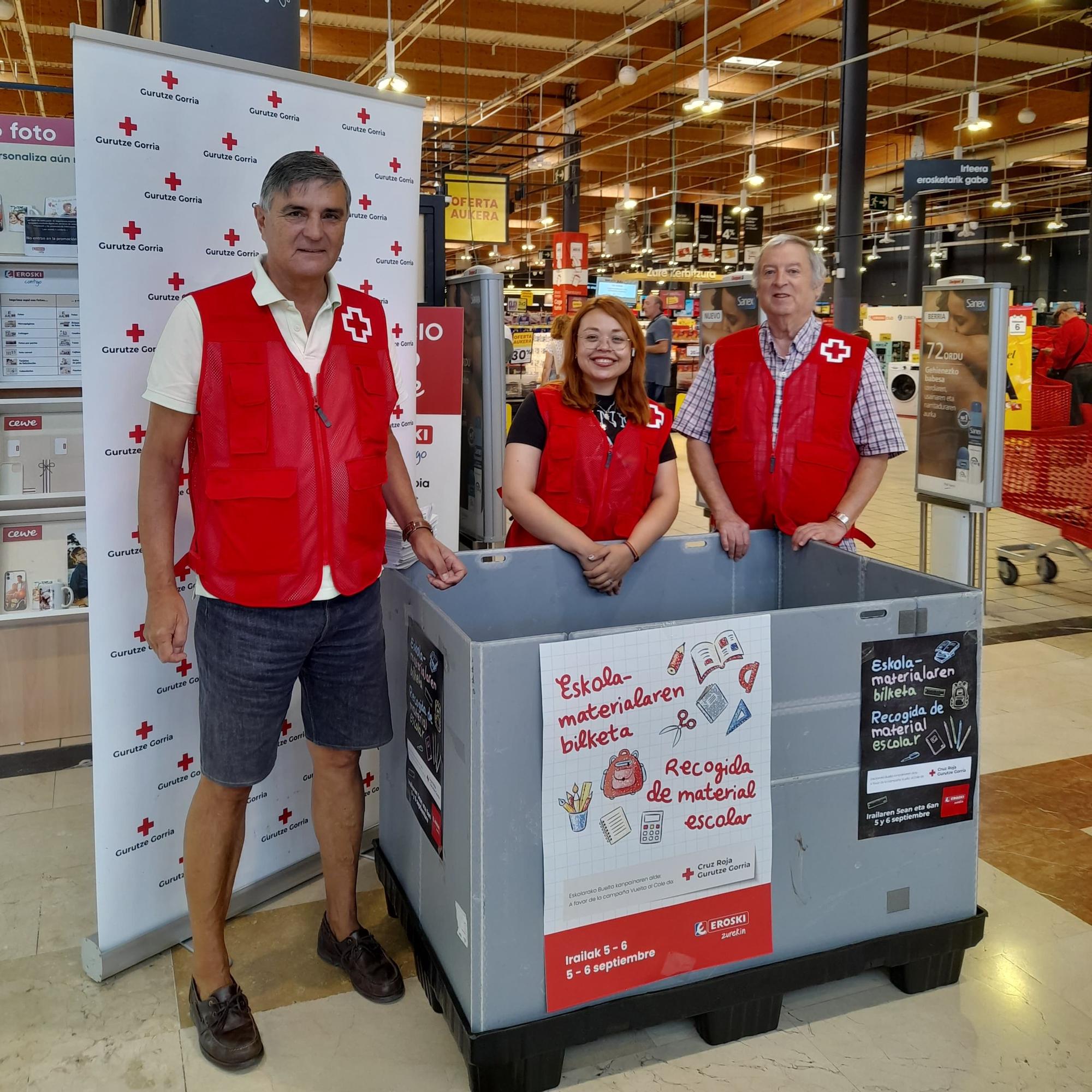 En imágenes: recogida de material escolar en Bizkaia