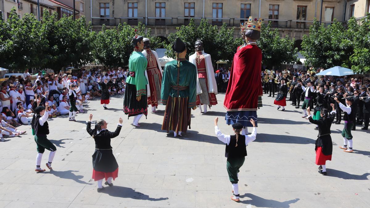 El baile de la pilindros en las fiestas de tafalla 2024