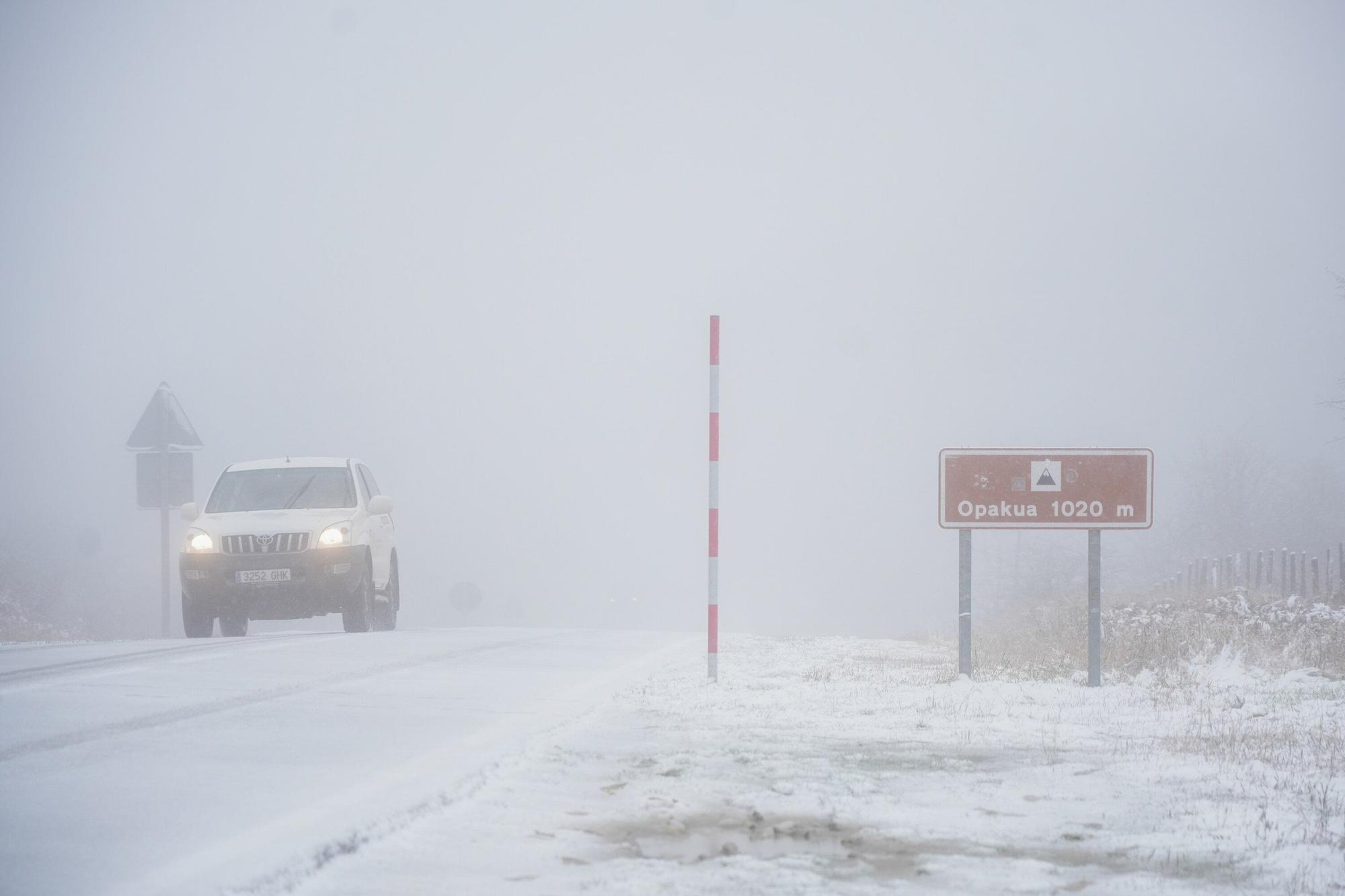 Las primeras nieves del otoño cubren Opakua