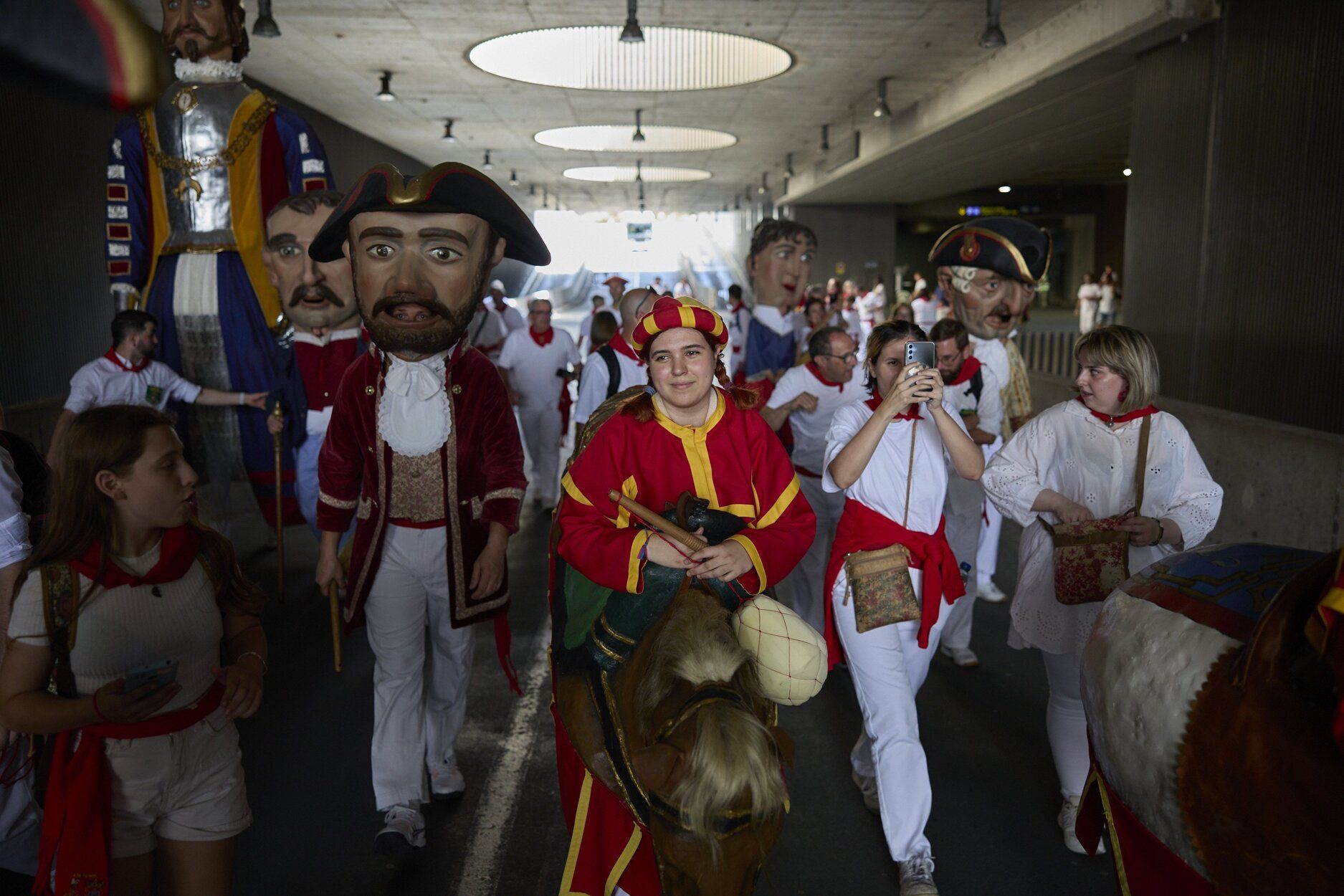 Imágenes de la primera salida de la Comparsa de Gigantes estos Sanfermines