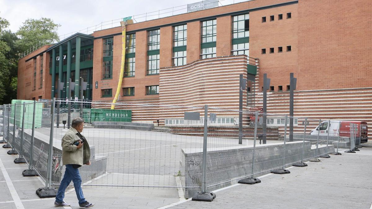 Exterior del centro cívico de Judimendi, lugar en el que se acometerán las obras durante más de un año.