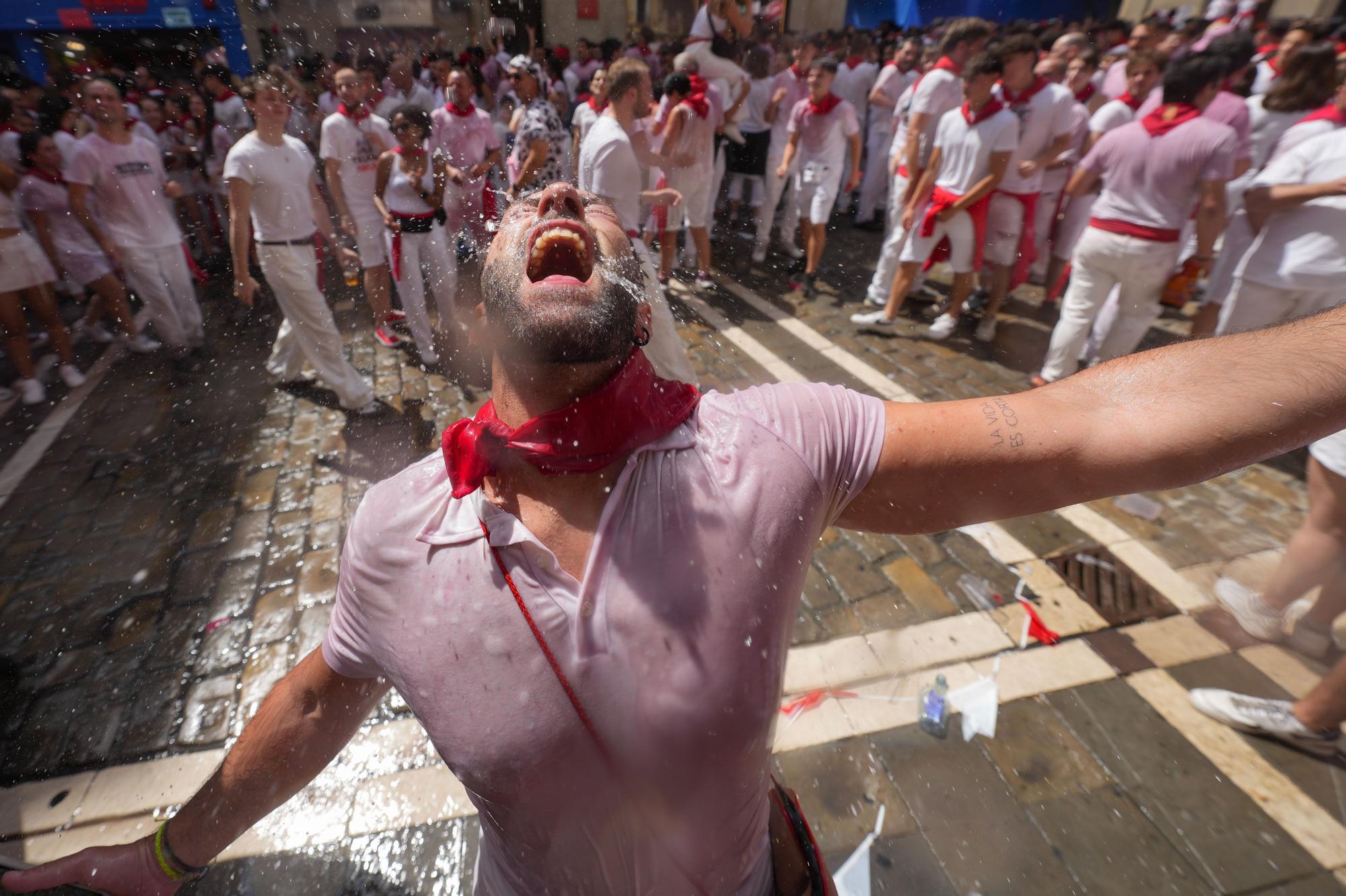 Fotos del  Chupinazo de San Fermín 2025 en Pamplona: ¡La fiesta más internacional se enciende con un grito solidario por Palestina!