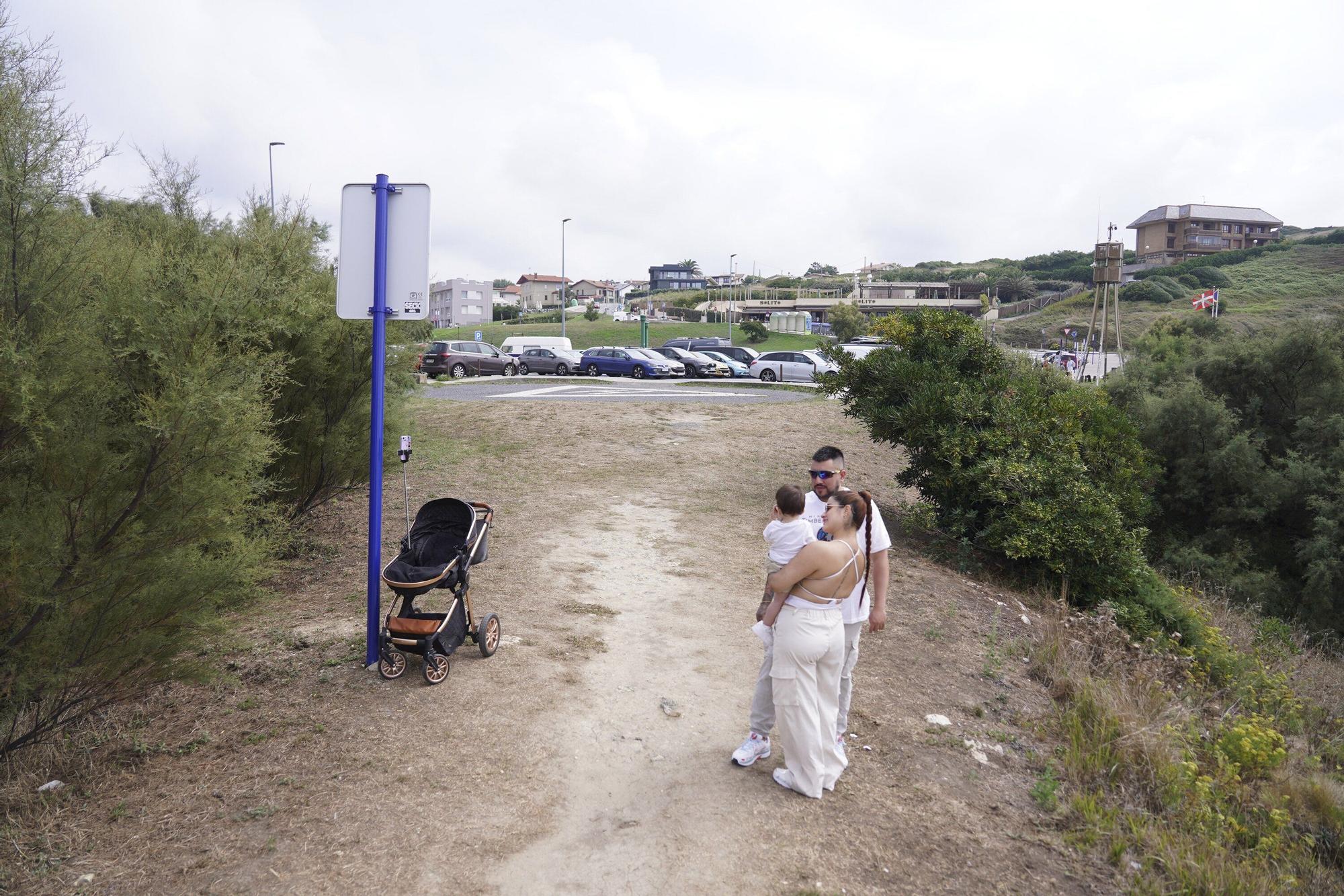 En imágenes: Denuncian suciedad y actos incívicos en los aledaños de la playa de Arriatera-Atxabiribil