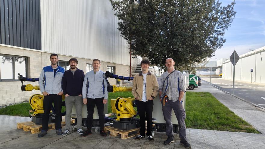 Volkswagen Navarra dona a la UPNA dos robots industriales para investigación y docencia