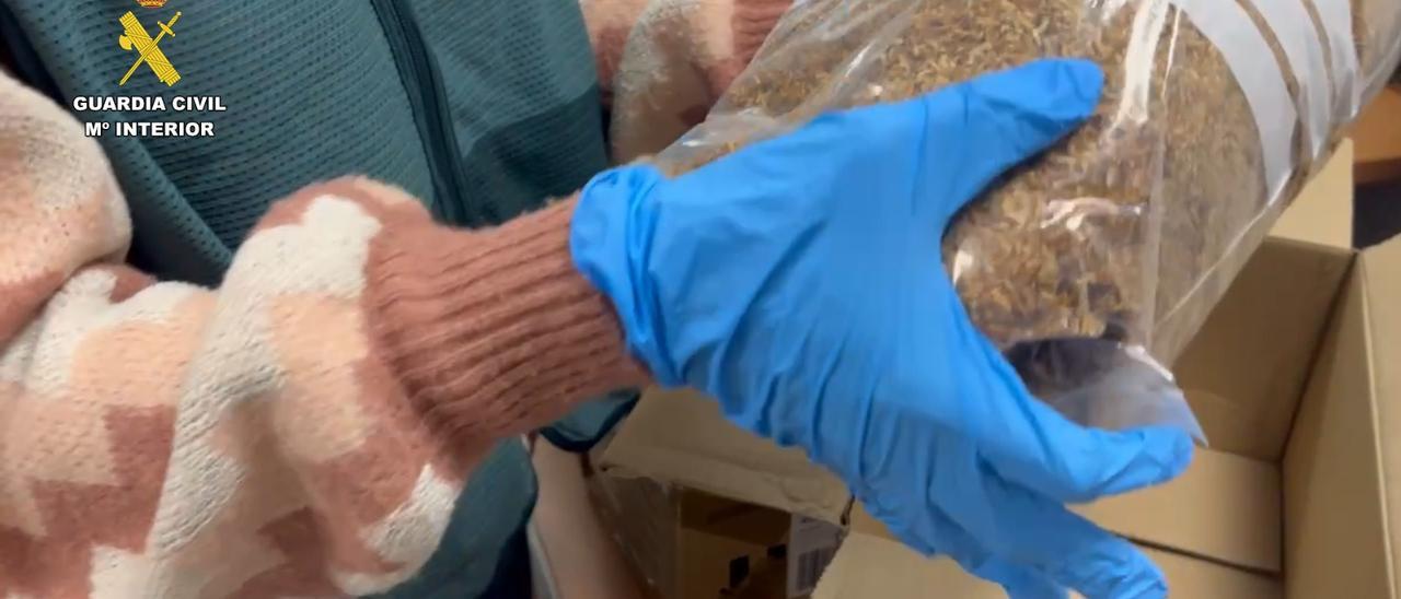 Identifican a un valenciano por distribuir picadura de tabaco de contrabando en Bizkaia