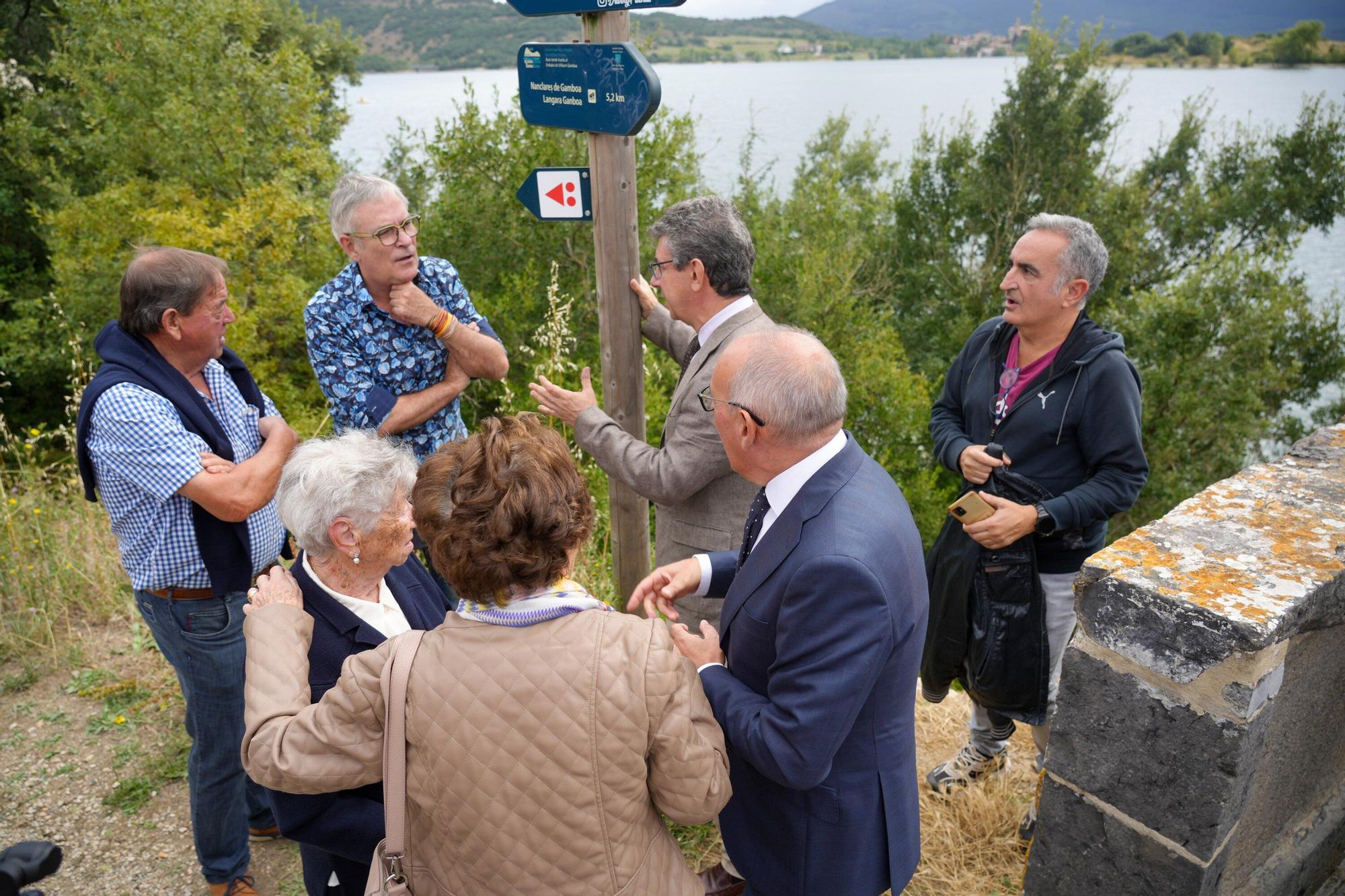 En imágenes: Homenaje a los pueblos desaparecidos por el embalse de Ullíbarri-Gamboa