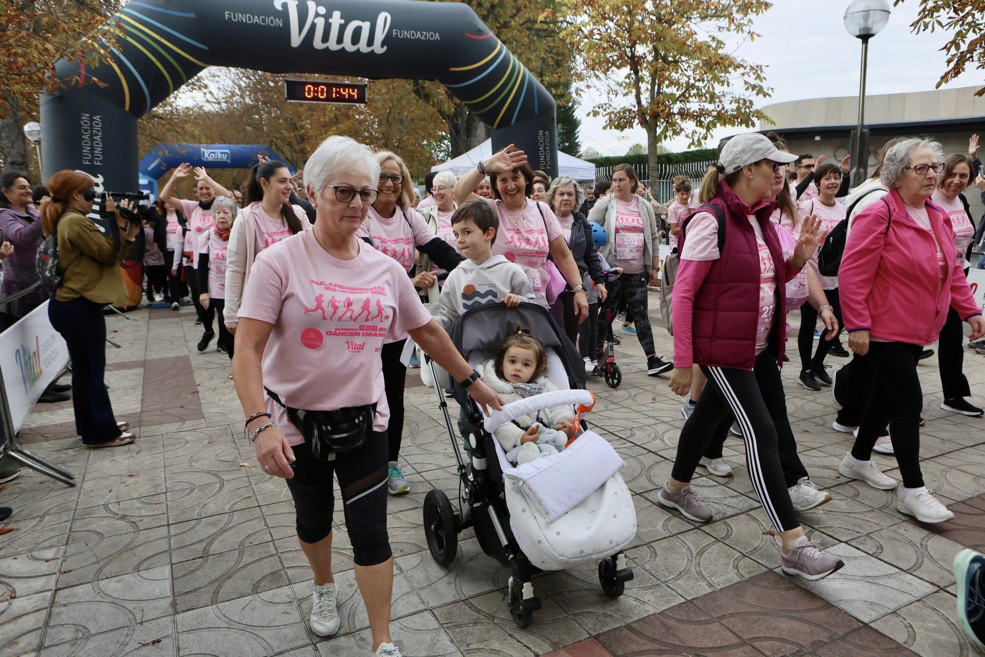 En imágenes: Vitoria se vuelca con la VI Carrera Solidaria contra el Cáncer de Mama