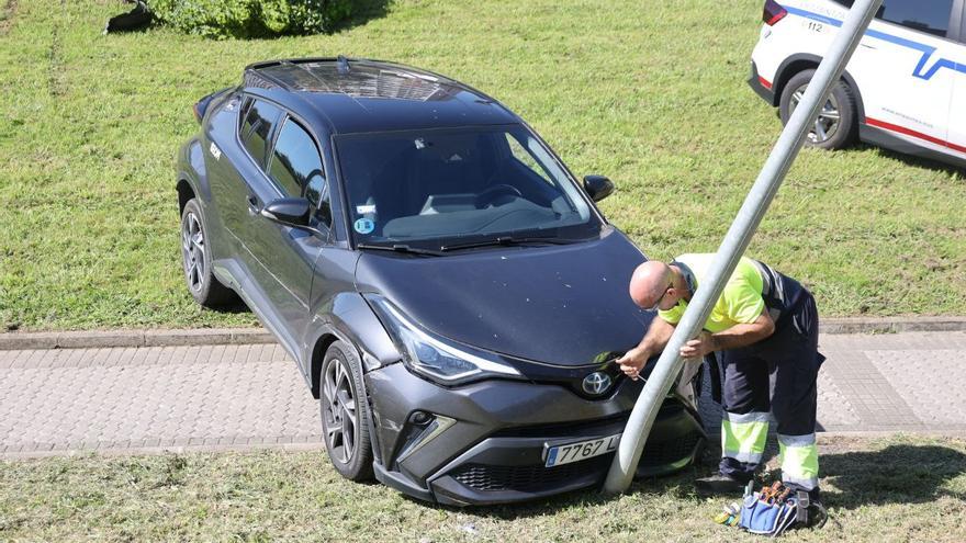 Susto entre Bidebieta y Trintxerpe por un coche que ha invadido la acera