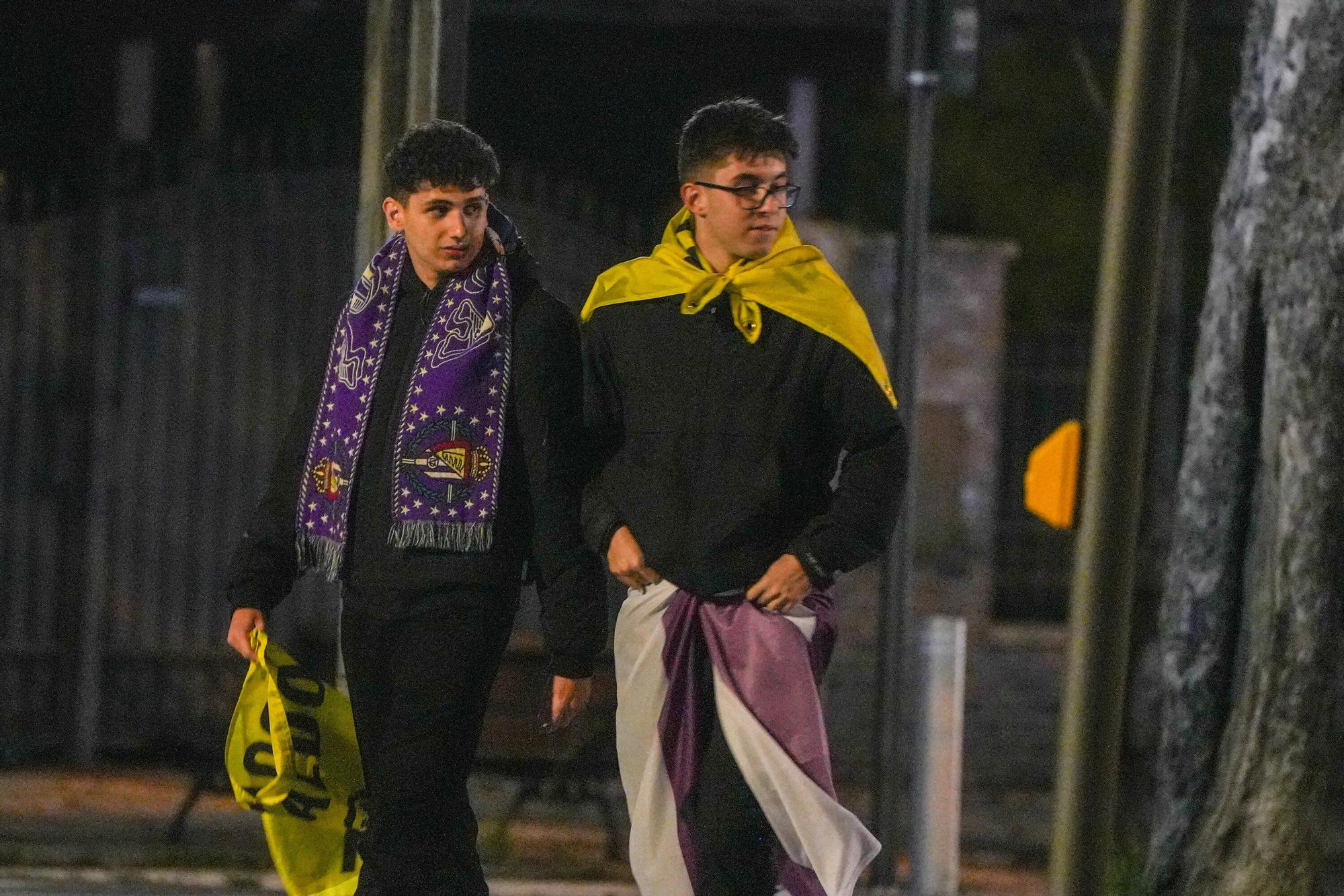 En imágenes: La afición del Alavés arropa al equipo en el duelo contra el Valladolid