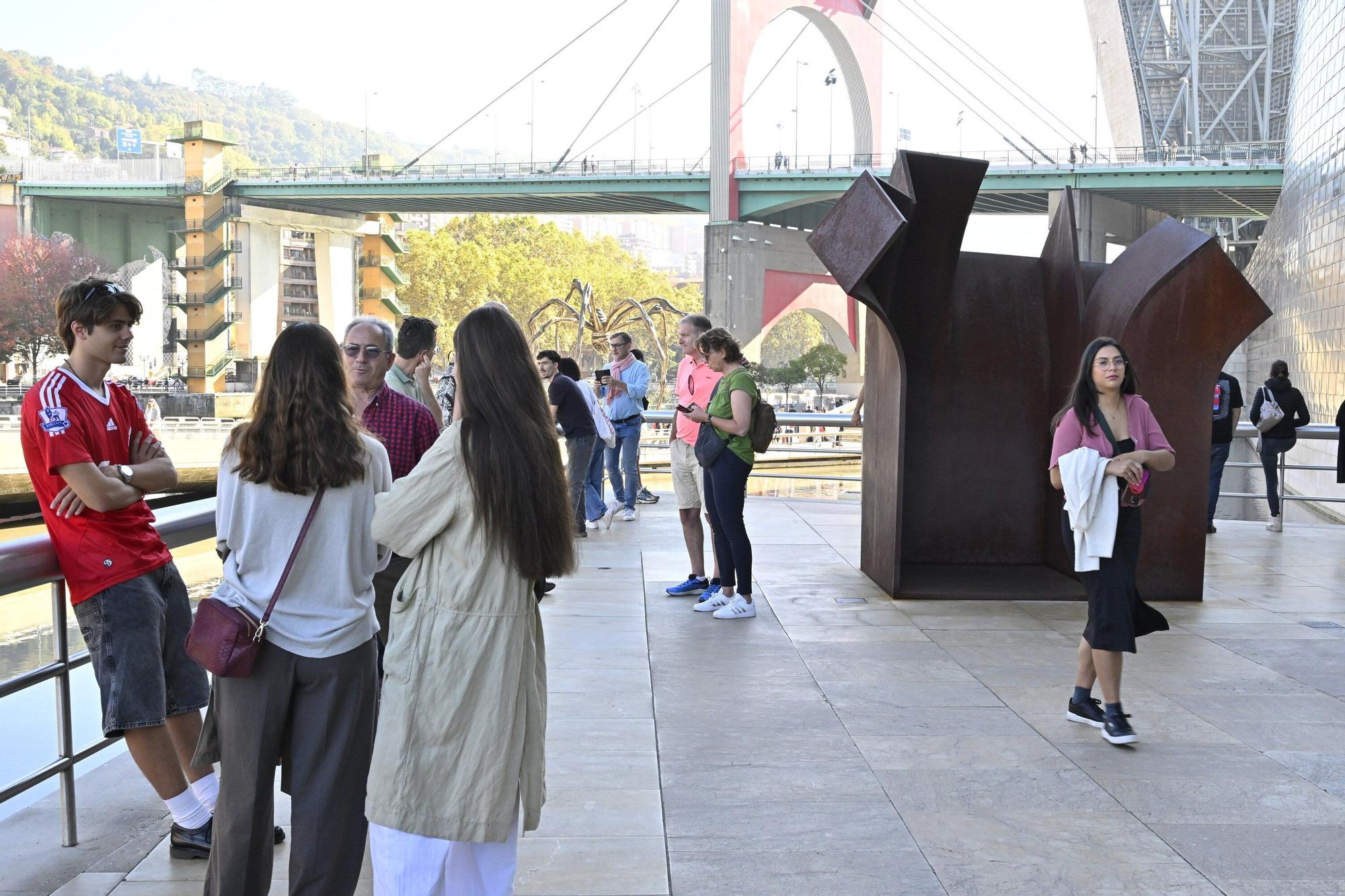 El Museo Guggenheim acoge a miles de visitantes en su 28º cumpleaños
