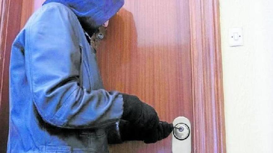 La Ertzaintza alerta sobre una banda que roba en pisos de Balmaseda