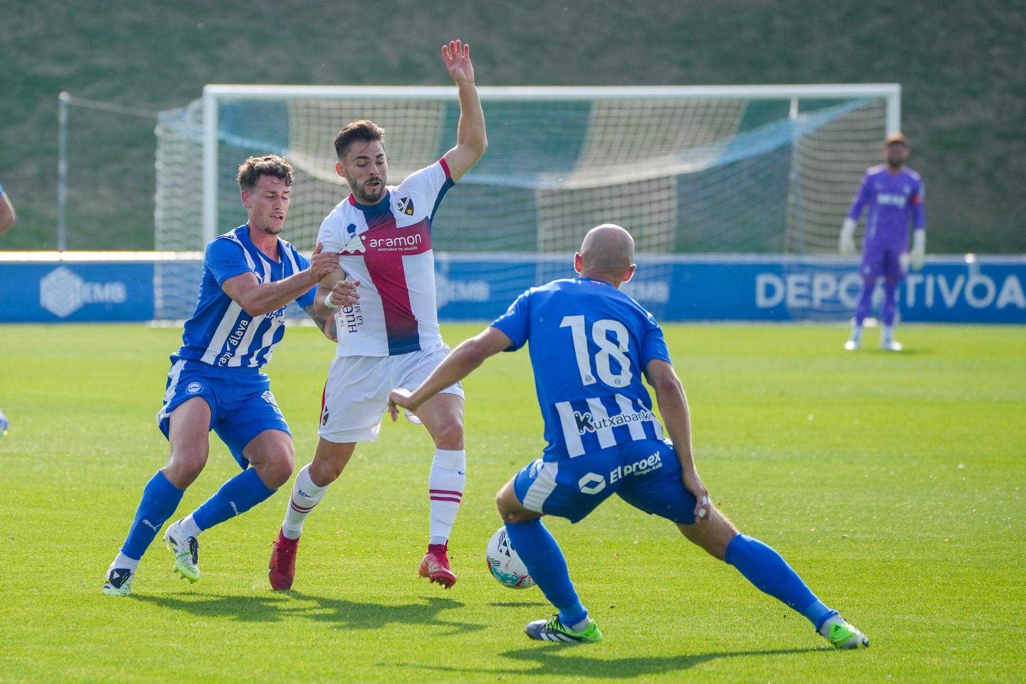 En imágenes: El Alavés pierde contra el Huesca en pretemporada (0-1)