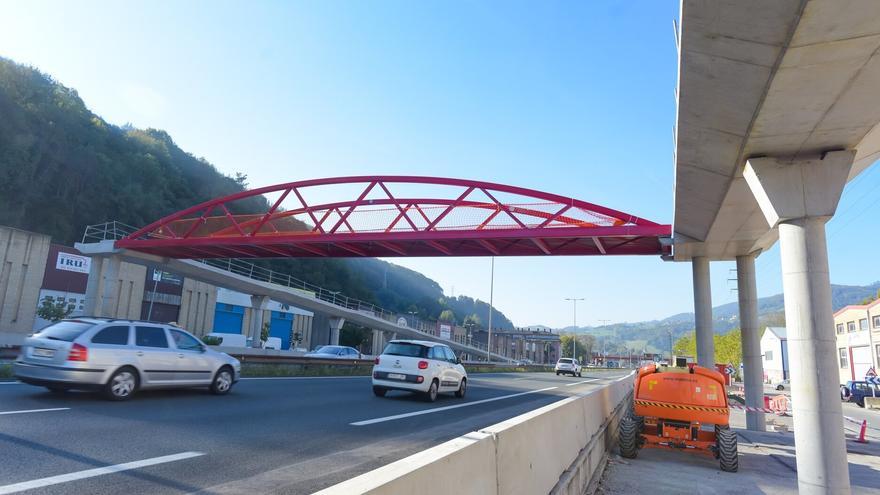 El bidegorri de Irura a Villabona ya tiene su pasarela sobre la N-1