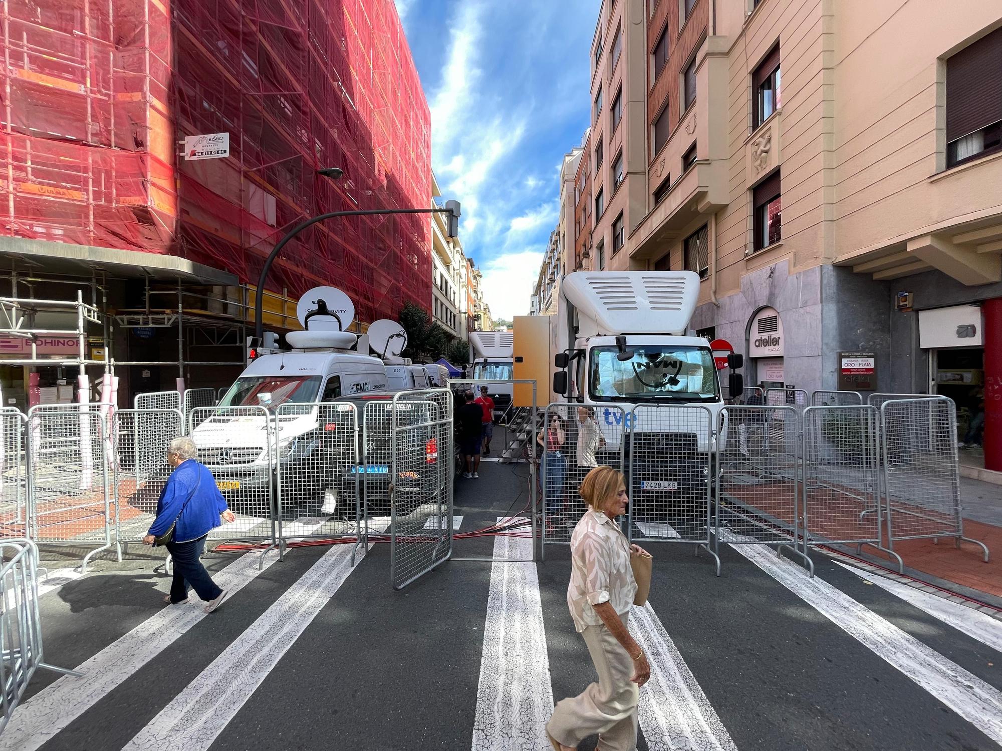 La Vuelta llega a Bizkaia: las imágenes del montaje en Bilbao
