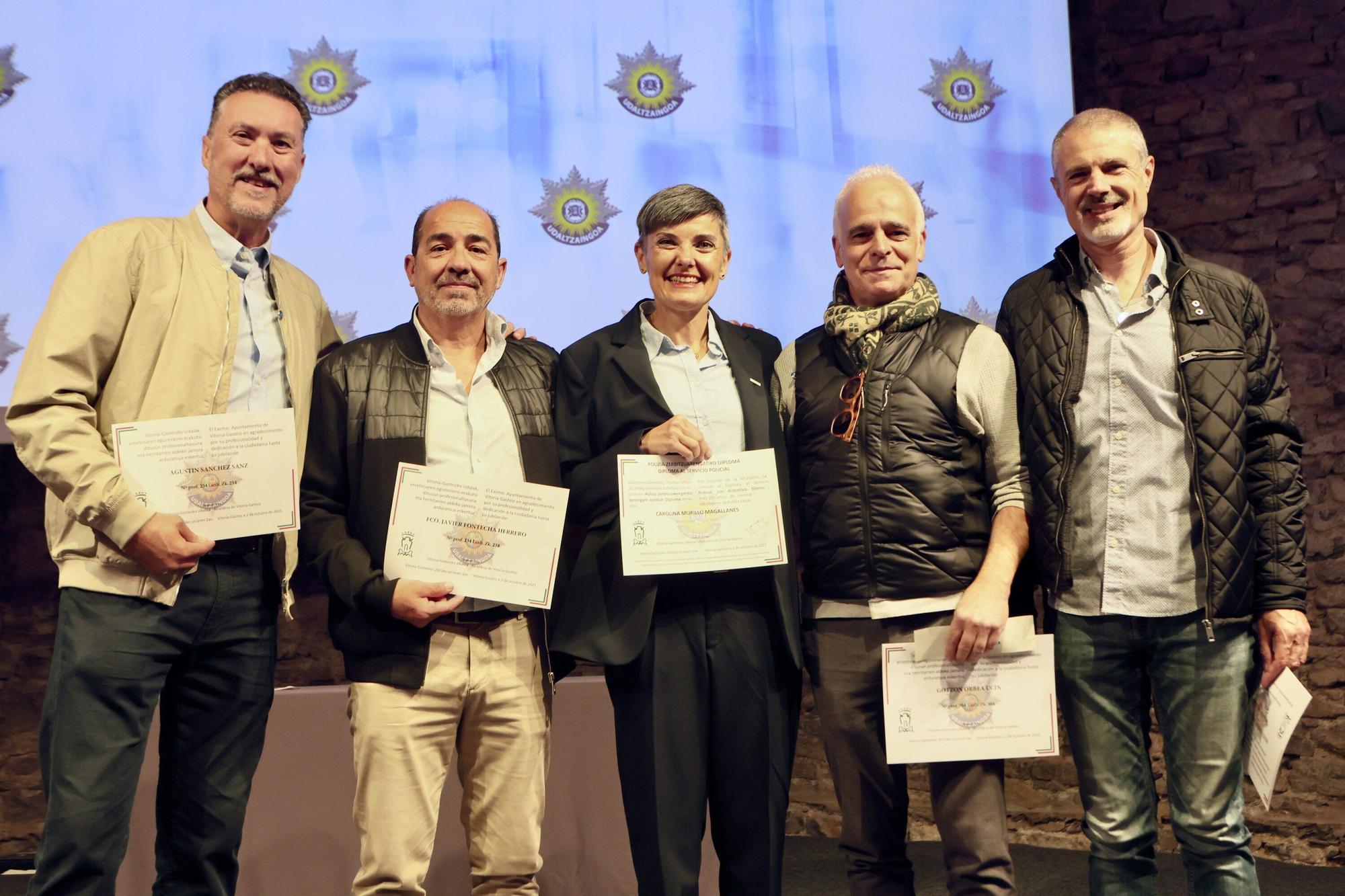 En imágenes: La Policía Local celebra la festividad de los Ángeles Custodios en Vitoria