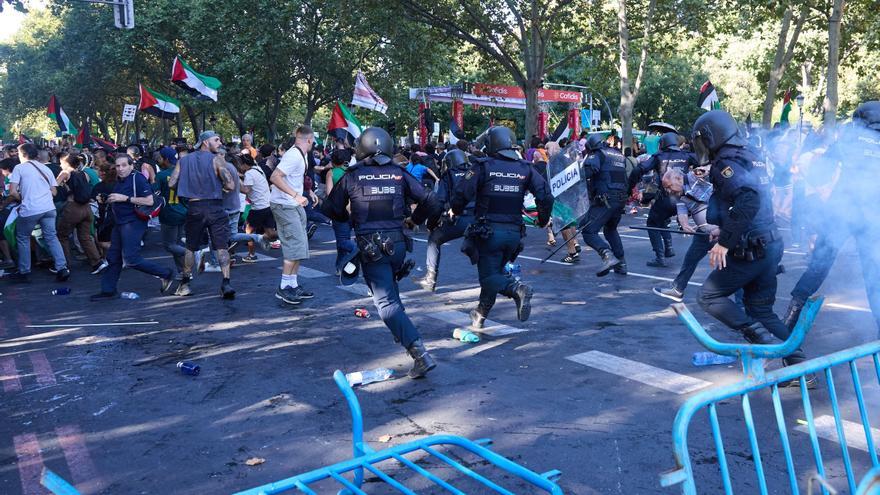 Los incidentes en el final de La Vuelta dejan 22 policías heridos y dos detenidos