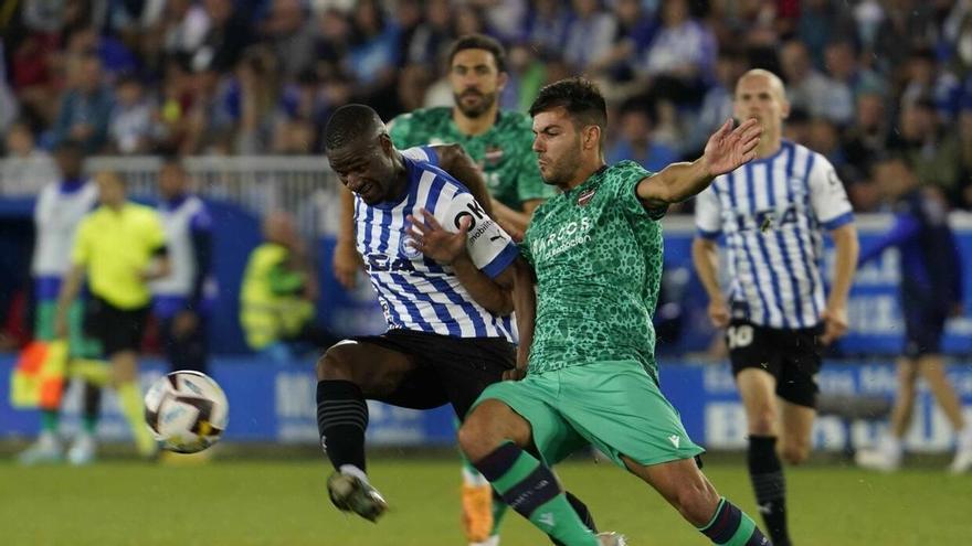 Última hora del mercado: El Alavés da de baja a Mamadou Sylla