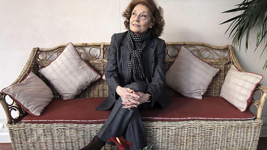 Julia Gutiérrez Caba, que ha sido galardonada con el Max de Honor 2012, durante una entrevista con Efe.