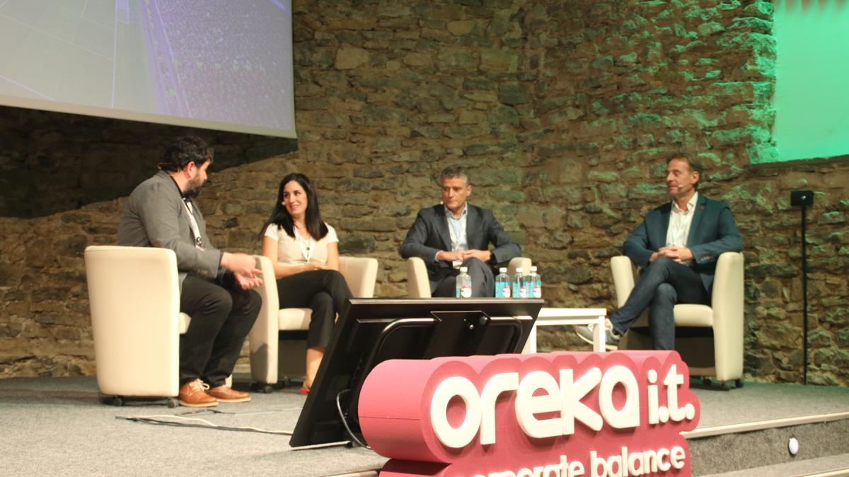 Uno de los momentos más esperados fue la mesa redonda titulada “Minuto y resultado · La implantación de la IA en la empresa”