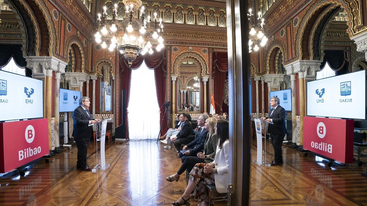 Juan Mari Aburto, Odontologia Klinika Sozialaren proiektua aurkezpenean.
