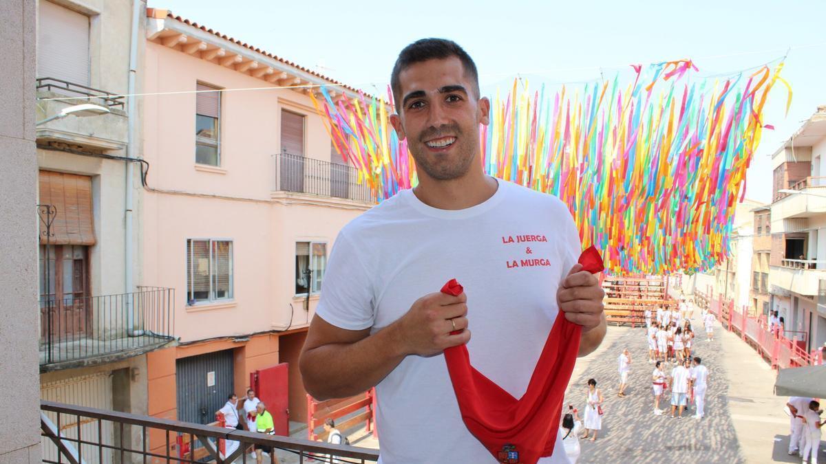Uriel Arellano, encargado de encender la mecha festiva.