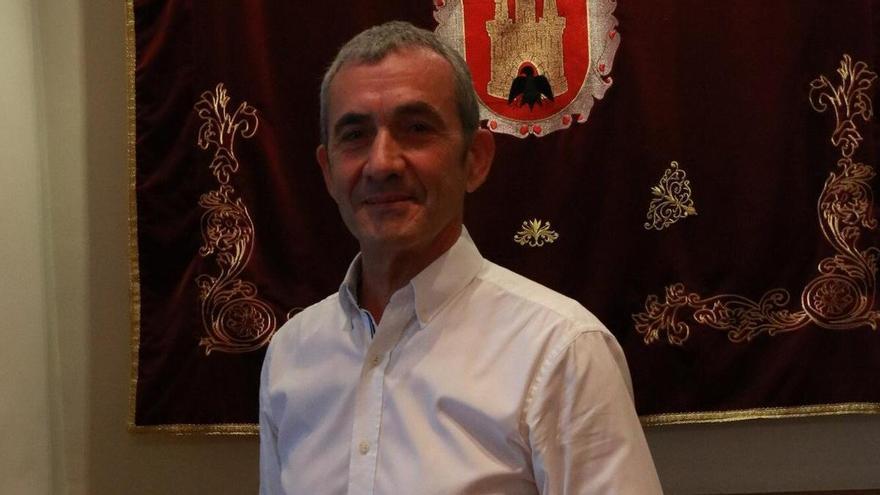 El alcalde de Valtierra afirma que &quot;estamos recibiendo muchos inmigrantes que nos cuestan un pastizal&quot;