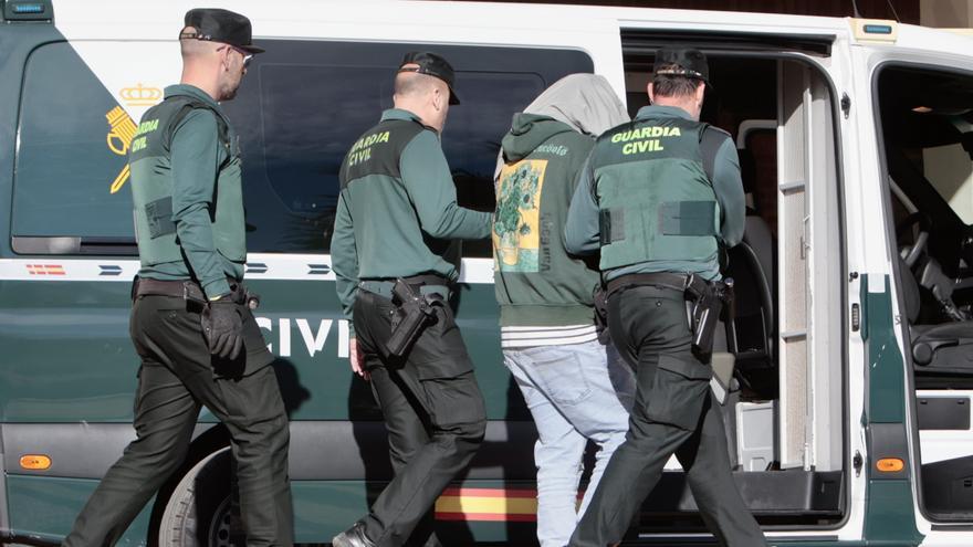 Detenido tras precipitarse una mujer desde un tercer piso en Ourense