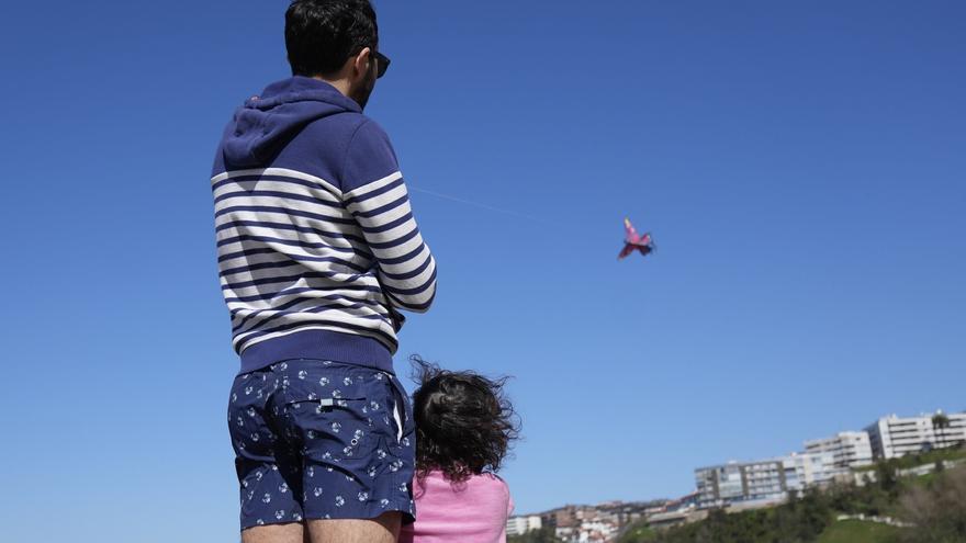 El puente empieza con Bizkaia en modo playa: "En cuanto sale el sol, aquí no se queda nadie en casa"