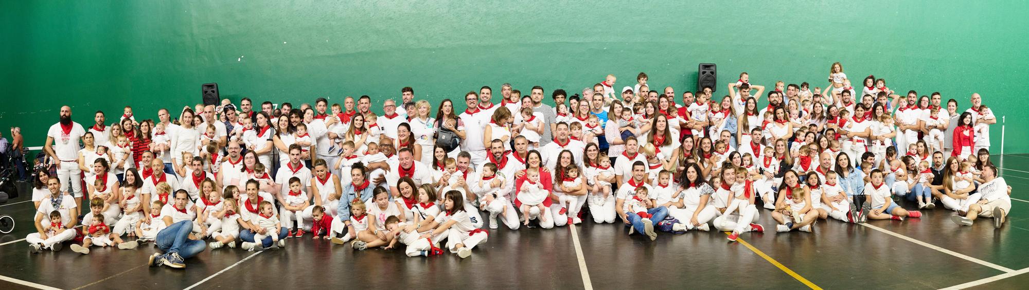 Pañuelada de los nacidos en 2024 en Zizur Mayor