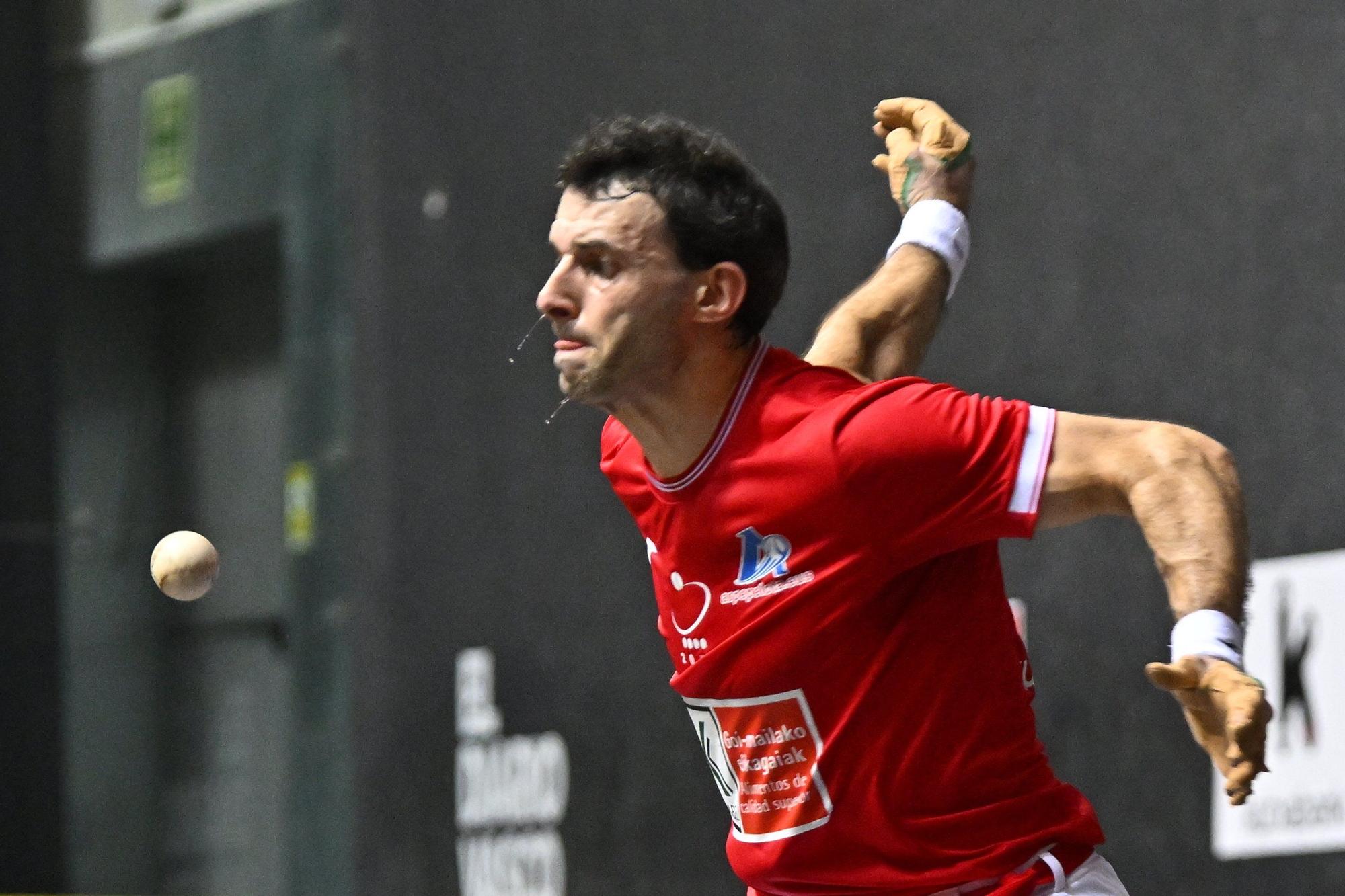 Jokin Altuna supera a Jon Ander Peña en la primera jornada de la liguilla de cuartos de final del Cuatro y Medio.