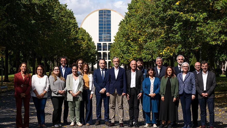 Integrantes del Consejo Social que han acudido a la reunión celebrada en la UPNA.