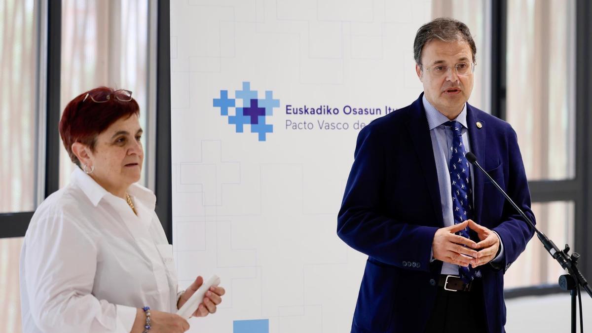Lore Bilbao Artetxe, rostro visible en comparecencias del Pacto de Salud y en la Comisión de Salud parlamentaria. Asume la nueva dirección general de Osakidetza, en sustitución de Susana López Altuna. 