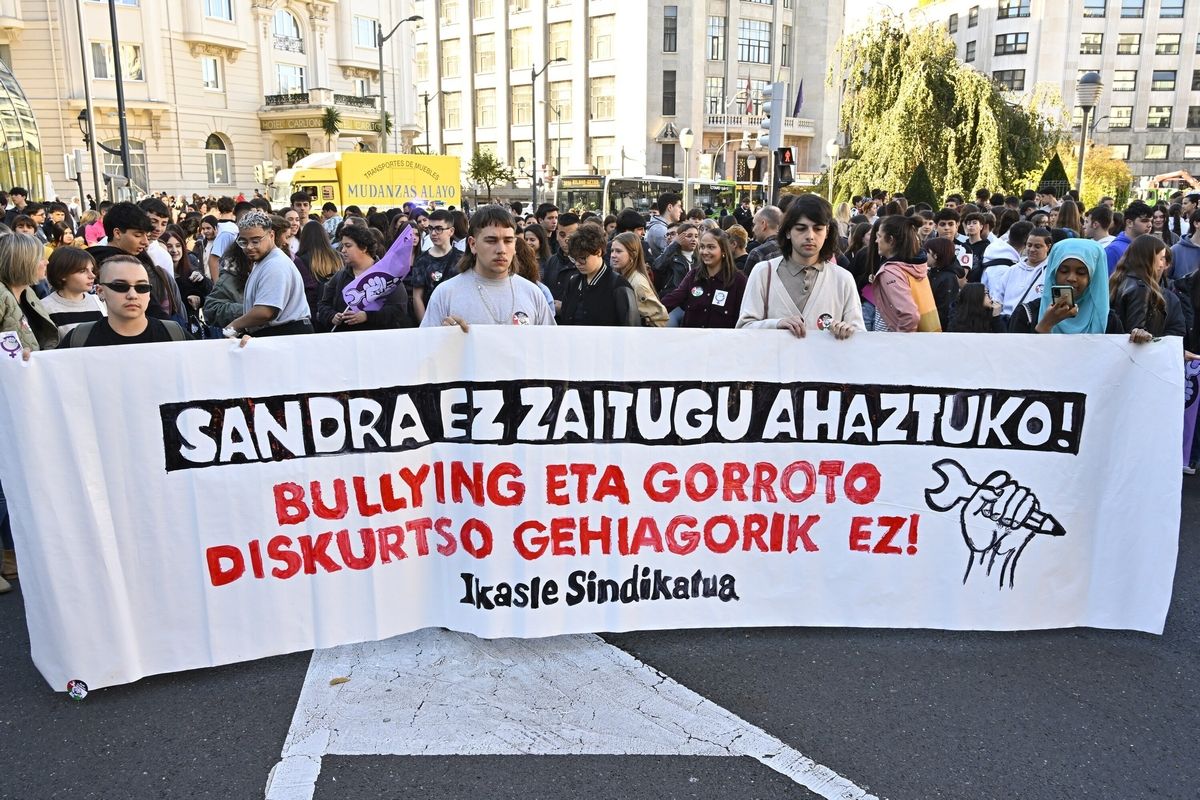 Estudiantes salen a la calle en Bilbao contra el 'bullying'