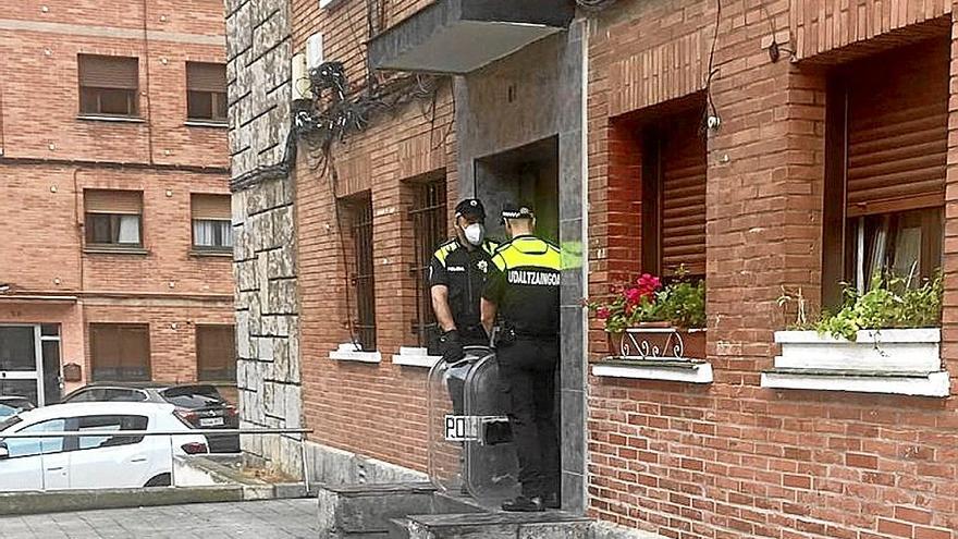Detenido en Barakaldo por agredir con un cuchillo a un compañero de piso
