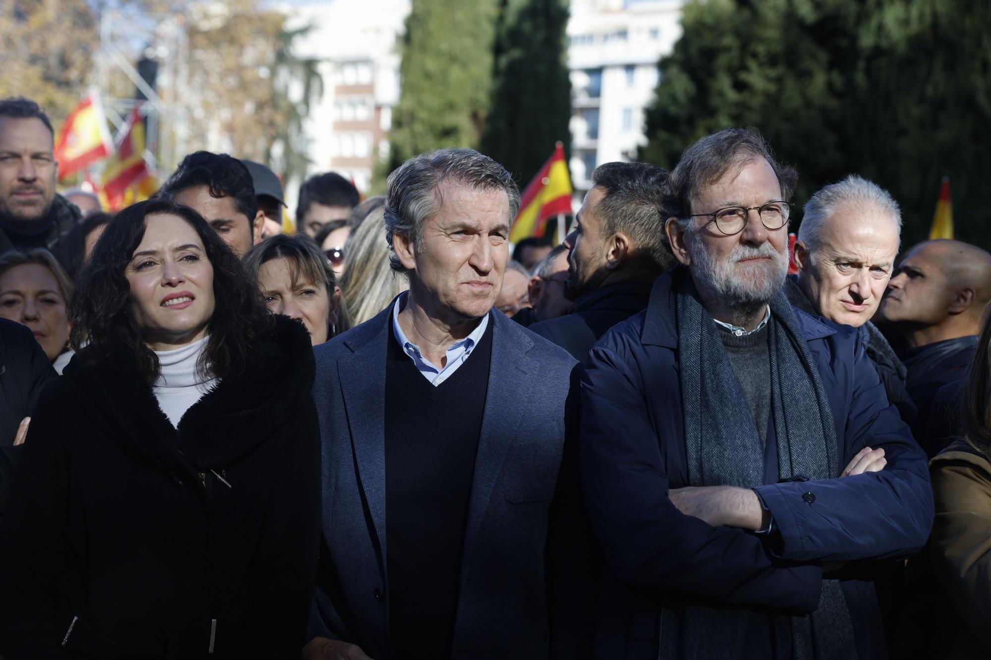 En imágenes: Miles de personas inundan con banderas de España la protesta del PP en Madrid para pedir elecciones anticipadas