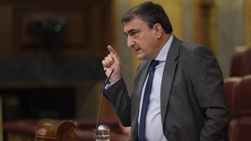 Esteban considera &quot;vergonzoso&quot; que Andueza diga que algunas competencias del Estatuto &quot;no tienen importancia&quot;