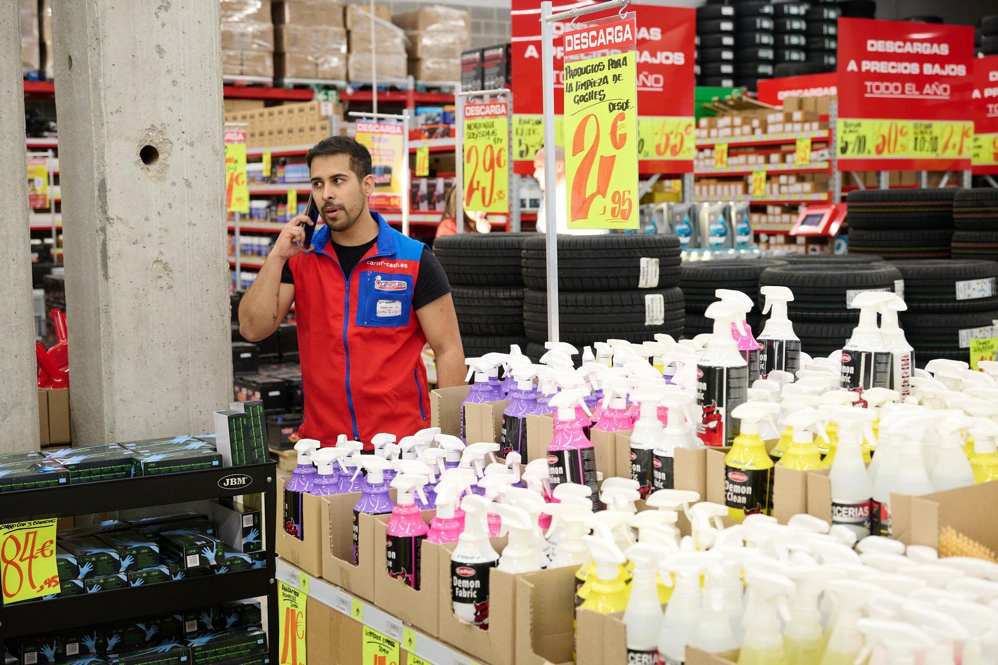 Fotos de la inauguración oficial de la nueva tienda de Carter-Cash en Pamplona