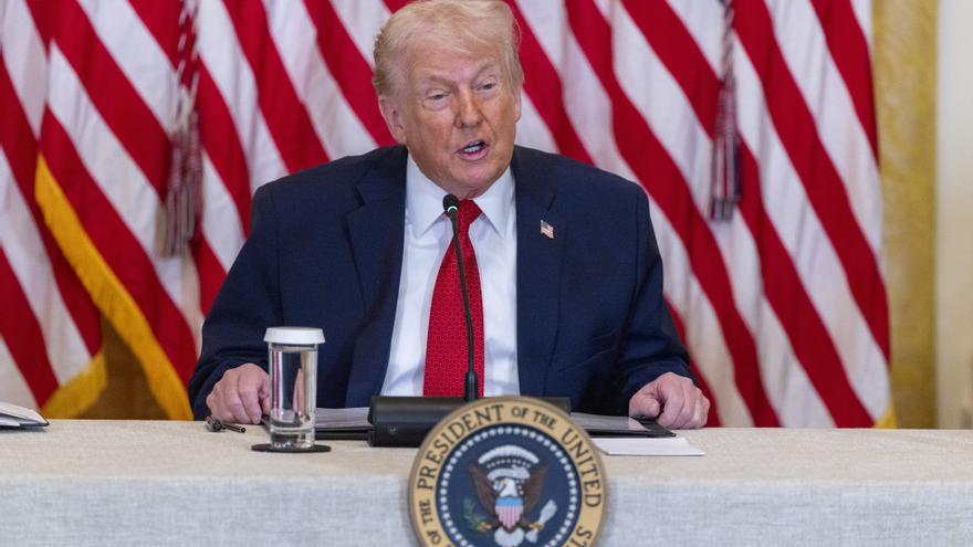 Trump amenaza con subir los aranceles a aquellos países que no acepten sus planes en Groenlandia